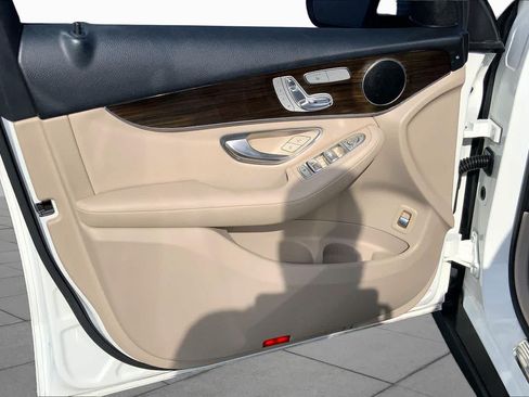 Used 2019 Mercedes-Benz GLC 300 image 22