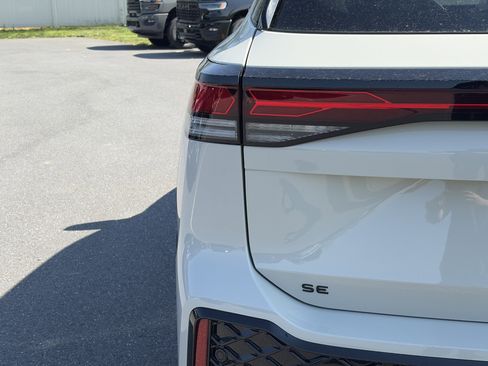 New 2026 Volkswagen Tiguan SE R-Line AWD/4WD image 7