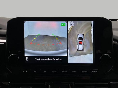 Used 2025 Nissan Pathfinder SL image 25