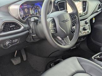New 2026 Chrysler Pacifica Select AWD/4WD video 3