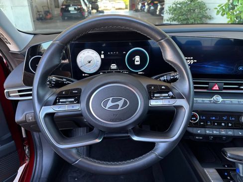 Used 2025 Hyundai Elantra SEL FWD image 28