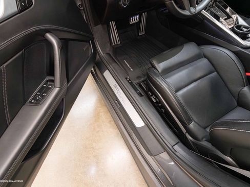 Used 2022 Porsche 911 Turbo image 34