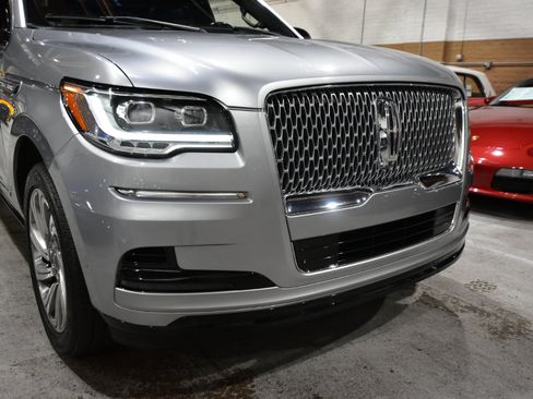 Used 2023 Lincoln Navigator Reserve image 4