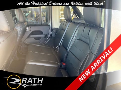 Used 2023 Jeep Wrangler Sahara w/ Cold Weather Group image 17