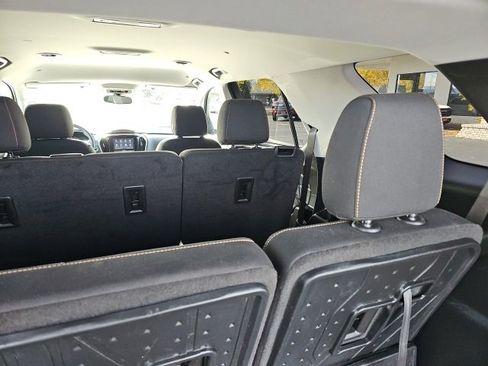 Used 2021 Chevrolet Traverse LS image 12