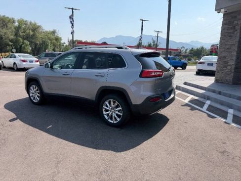 Used 2016 Jeep Cherokee Limited AWD/4WD image 7