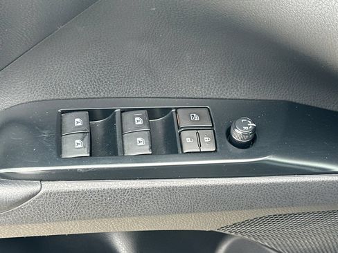 Used 2019 Toyota Camry LE FWD image 12