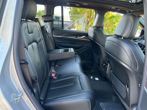 New 2025 Jeep Grand Cherokee Limited image 36