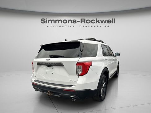 Used 2021 Ford Explorer XLT w/ Equipment Group 202A image 5