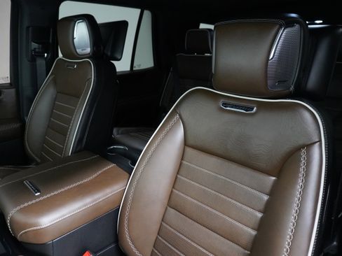 Used 2025 GMC Yukon Denali Ultimate image 12