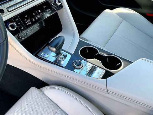 Used 2025 Genesis G70 2.5T image 15