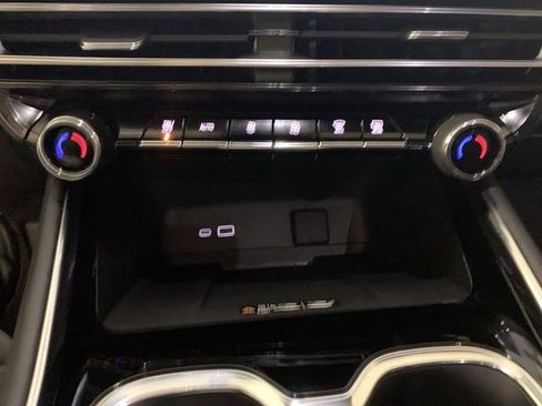 Used 2024 Chevrolet Traverse RS image 17