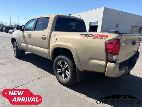 Used 2018 Toyota Tacoma TRD Sport w/ Technology Package AWD/4WD image 18