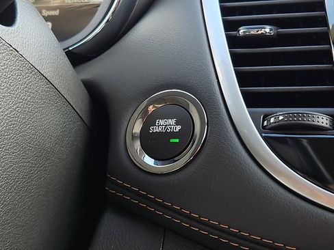 Used 2022 Chevrolet Trax LT w/ LT Convenience Package image 23