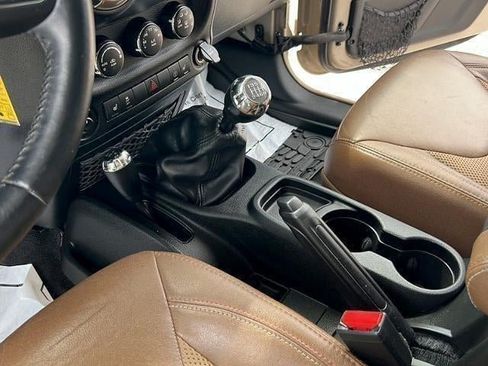 Used 2016 Jeep Wrangler Unlimited Sahara AWD/4WD image 18