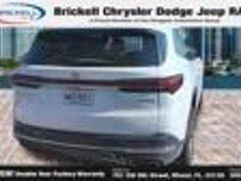 Used 2025 Buick Enclave Preferred FWD image 2