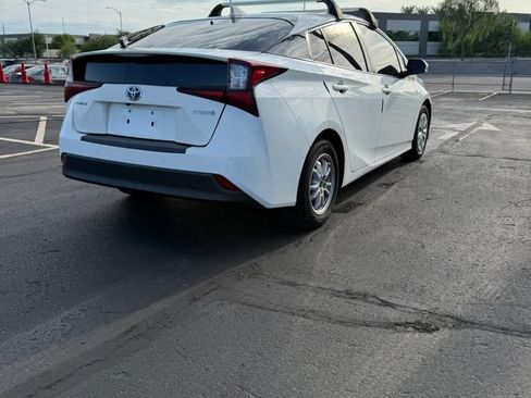 Used 2021 Toyota Prius LE FWD image 3