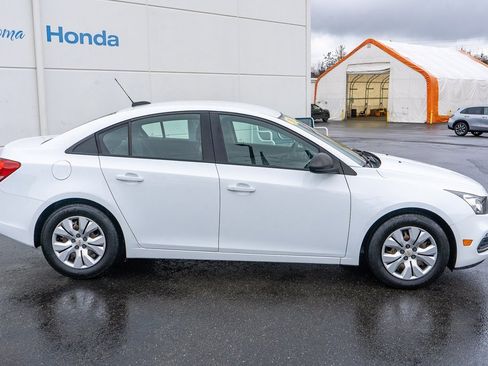 Used 2016 Chevrolet Cruze LS image 16