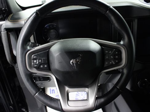 Used 2024 Ford Bronco Badlands image 16