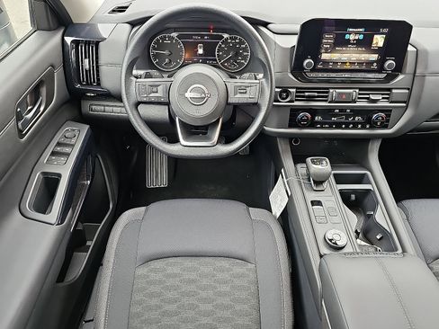 New 2025 Nissan Pathfinder S image 7
