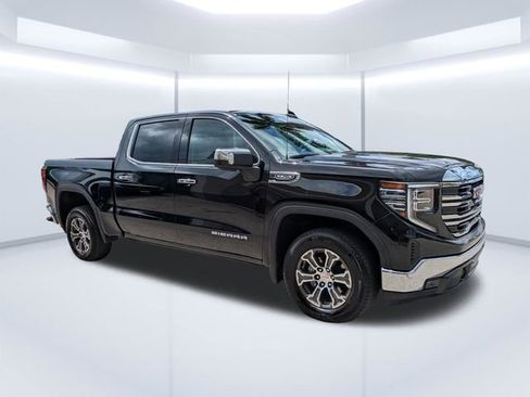 Used 2025 GMC Sierra 1500 SLT RWD image 1