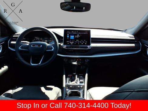 Used 2026 Jeep Compass Trailhawk AWD/4WD image 12