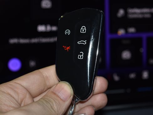 New 2026 Volkswagen Tiguan SE R-Line image 13