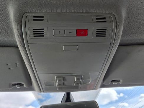 Used 2018 Volkswagen Tiguan SE image 22