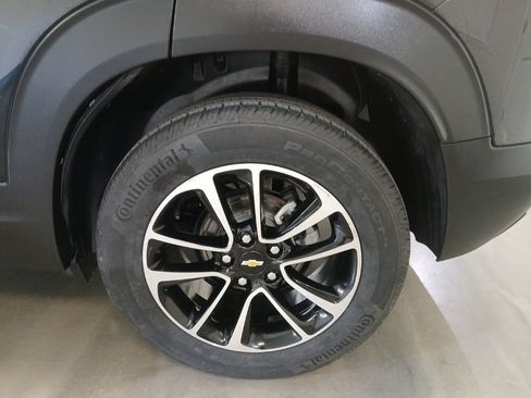 Used 2024 Chevrolet TrailBlazer LT w/ LT Cold Weather Package FWD image 17