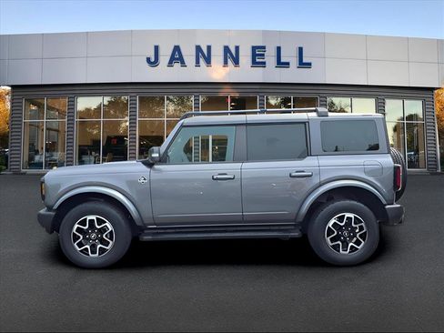 Used 2022 Ford Bronco Outer Banks image 8