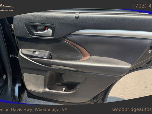 Used 2017 Toyota Highlander XLE AWD/4WD image 12