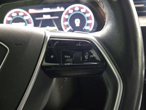 Used 2022 Audi e-tron Premium Plus w/ Premium Plus Package image 28