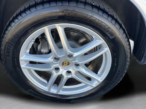 Used 2017 Porsche Cayenne Platinum Edition image 41