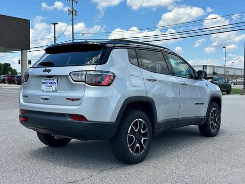 Used 2025 Jeep Compass Trailhawk AWD/4WD image 9