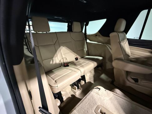 Used 2023 Cadillac Escalade Premium Luxury AWD/4WD image 48
