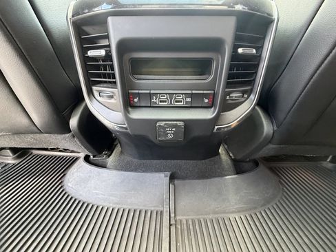 Used 2019 RAM 1500 Laramie AWD/4WD image 16