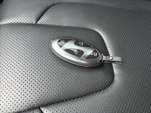 Used 2024 Hyundai Elantra Limited image 33