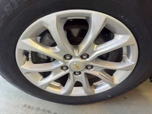 Used 2019 Chevrolet Equinox LT FWD image 32