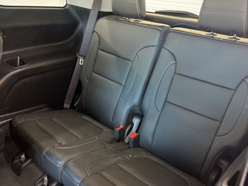 Used 2023 GMC Acadia SLT w/ Elevation Edition image 27