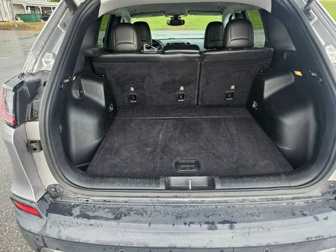 Used 2019 Jeep Cherokee Limited FWD image 23