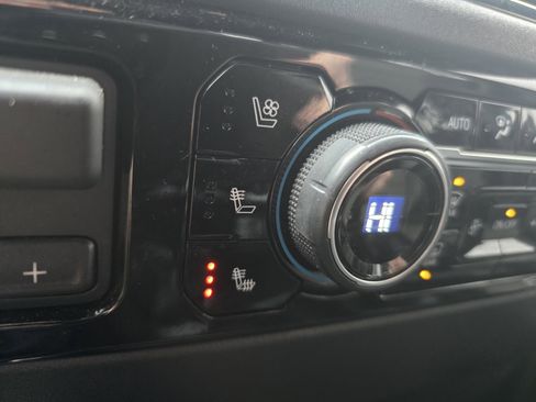 Used 2022 Chevrolet Silverado 1500 ZR2 w/ Technology Package image 31