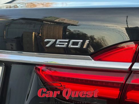 Used 2018 BMW 750i xDrive image 30