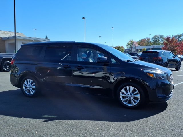 Used 2017 Kia Sedona LX w/ LX Essentials Premium Package FWD image 7