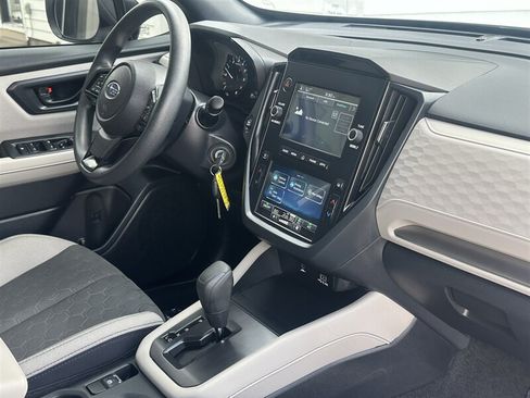 Used 2025 Subaru Forester AWD/4WD image 5