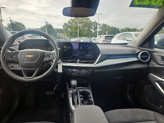 Used 2025 Chevrolet Trax LS FWD image 12