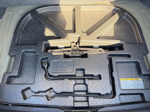 Used 2017 Toyota Camry LE image 28