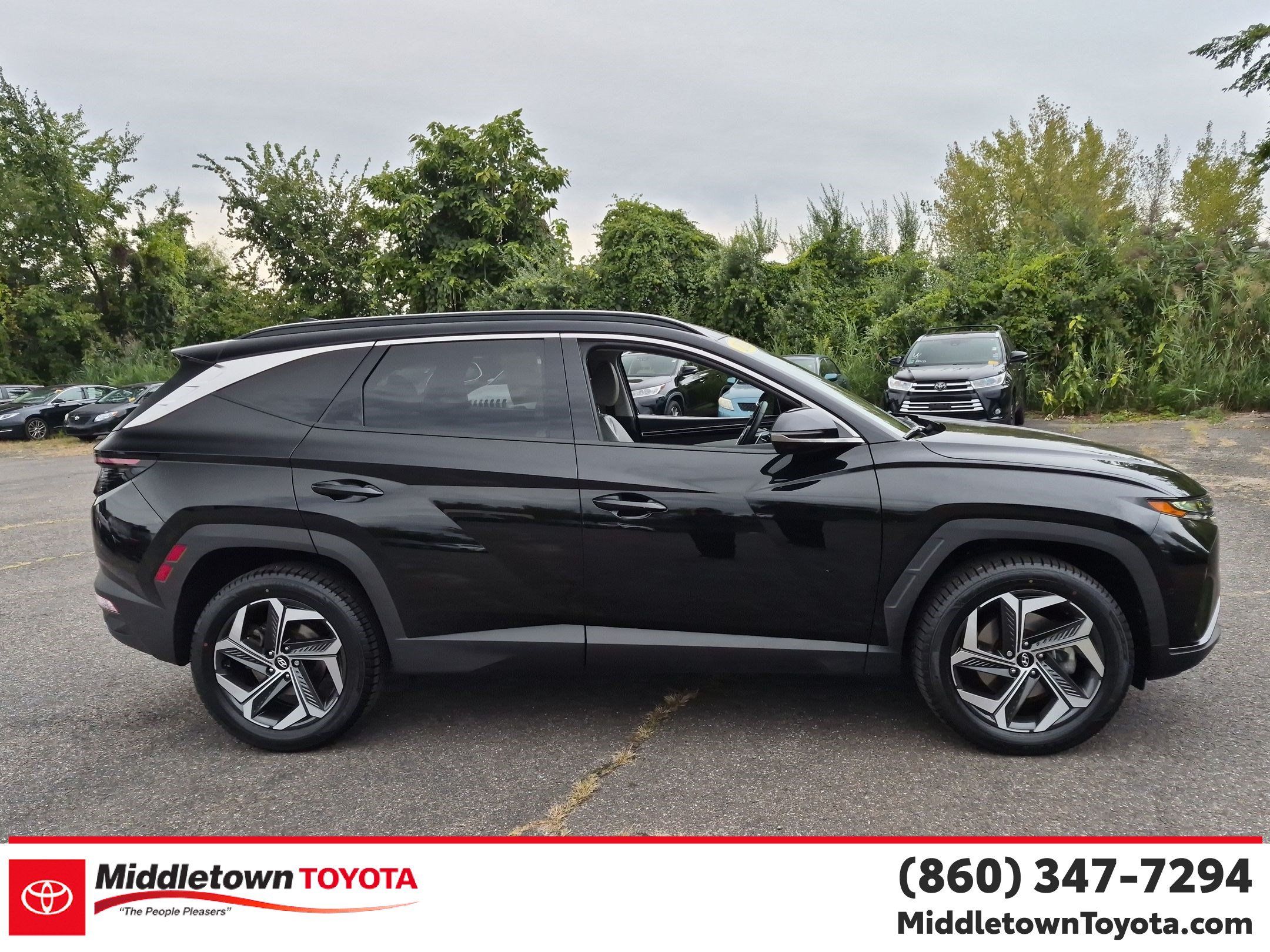 Used 2023 Hyundai Tucson Limited w/ Cargo Package AWD/4WD image 2