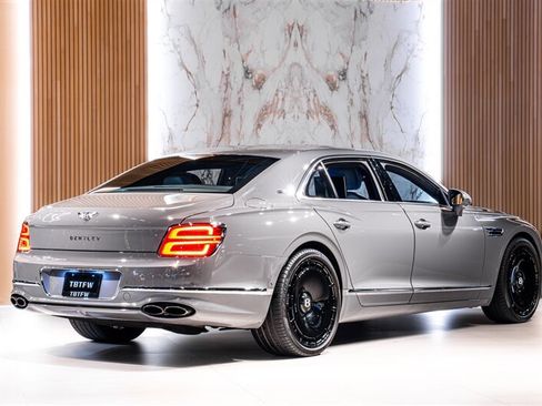 Used 2024 Bentley Flying Spur V8 AWD/4WD image 2