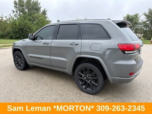 Used 2022 Jeep Grand Cherokee Laredo X AWD/4WD image 2