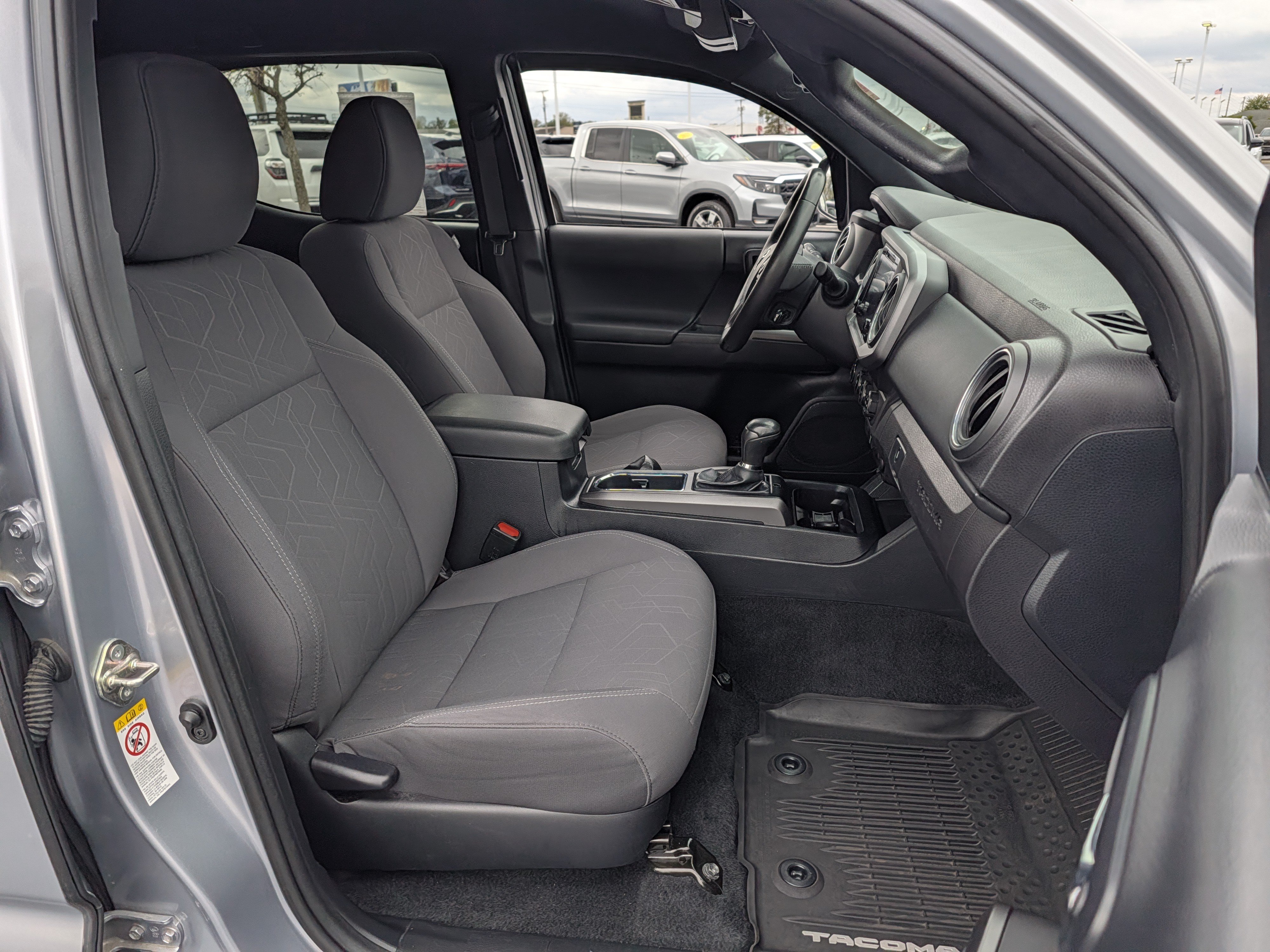 Used 2019 Toyota Tacoma TRD Sport w/ Technology Package AWD/4WD image 25